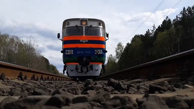 Камера под поезд | дизель поезд ДР1А -313 | camera under the train смотреть онлайн