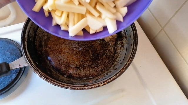 Как пожарить картофель со свининой на сковороде очень вкусно и просто смотреть онлайн