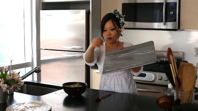 King-size kimchi dumplings (Kimchi-Wangmandu: 김치왕만두) смотреть онлайн