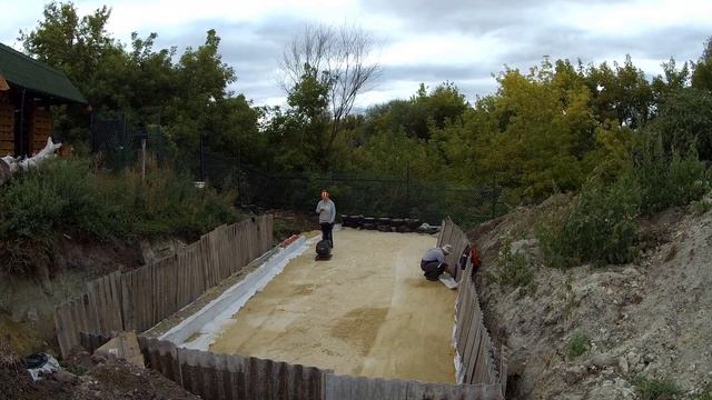 Хобби-Дом. Эпизод 02. Отсыпка и трамбовка подушки под плиту фундамента, для домика в склоне холма. смотреть онлайн