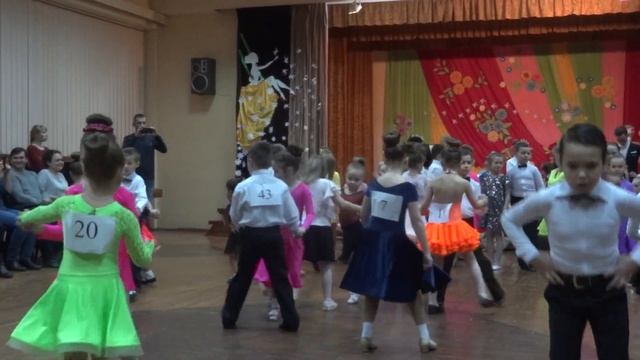 Танцы. Начинающие танцоры - первоклассники танцуют латиноамериканские и бальные танцы смотреть онлайн