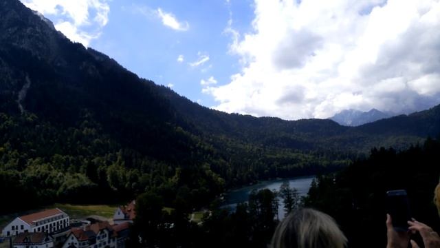 Красота вокруг замка Нойшванштайн, Бавария, немецкие Альпы. Neuschwanstein. Deutschland. Bayern смотреть онлайн