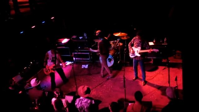"Shake Some Action" by the Flamin' Groovies at the New Parish in Oakland смотреть онлайн