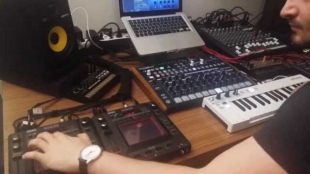 Analog Synth Jam Session 02 - Korg Volca Keys, KP3, Arturia Drumbrute, Microbrute, Keystep смотреть онлайн