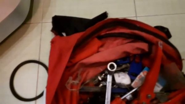 Как демонтироватб,арматуру Alka plast из инсталяции