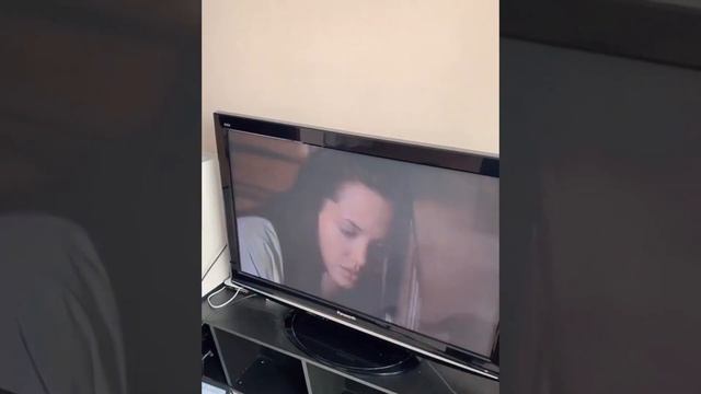 Очень похожа на Анджелину Джоли. Аж сама удивилась сходству. смотреть онлайн