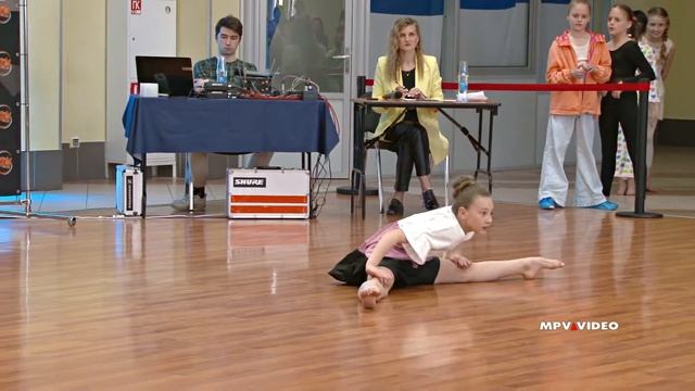 Acrobatic rhythmic gymnastics competition, baby kindersport dance смотреть онлайн