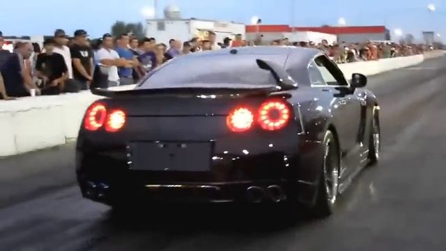 Nissan GTR R35 против Lamborghini Gallardo LP560 TT смотреть онлайн