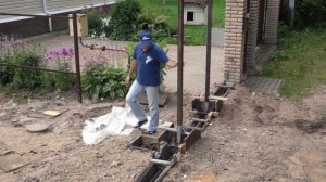 Фундамент ЛЕНТА под забор из кирпича и ОТКАТНЫЕ ВОРОТА. "Строй и Живи"