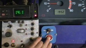 Почему лампа зарядки горит в пол накала , а если дать газу то гаснет.Совет АВТО электрика.