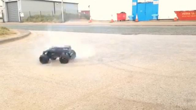 Hpi Savage x doughnuts and hard crash into van смотреть онлайн