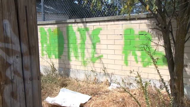 Getting rid of Graffiti смотреть онлайн