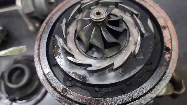 Клиент ЗАБРАЛ турбину из сервиса и принес мне РАЗБИРАЕМСЯ. смотреть онлайн