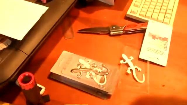 Лого ящерицы из металла и запчасти для RC Buggy 1/16 смотреть онлайн