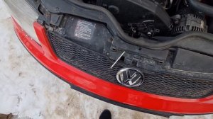 Как снаружи быстро правильно открыть капот фольцваген б 5