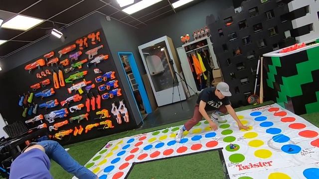 Twister Race To The Finish Line! смотреть онлайн