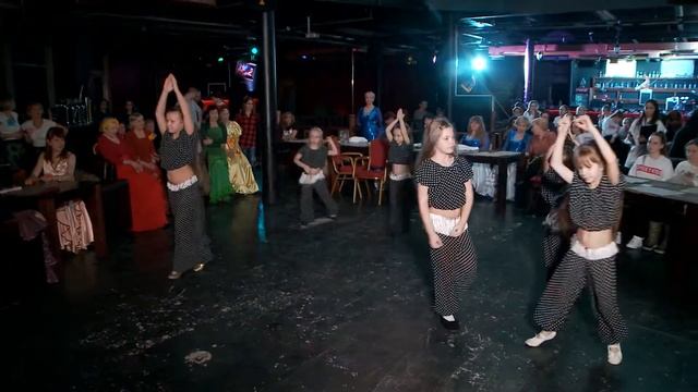Дети, младшая группа восточного танца смотреть онлайн
