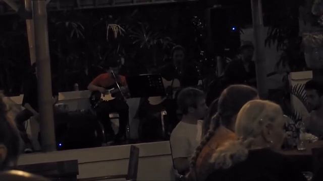 Музыканты в кафе (Убуд) смотреть онлайн