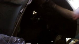 Прокручивается шток рулевого наконечника, как закрутить гайку.