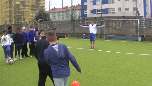 SUPER CROSSBAR CHALLENGE | FUTBOL EN LA VIDA REAL | Estrimo смотреть онлайн