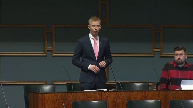 Krista Kiuru lausuu Miko Bergbomin nimen väärin смотреть онлайн