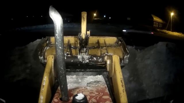 эксковатор-погрузчик CAT 428 чистим снег и почему чистка снега ушатывает трактор. смотреть онлайн