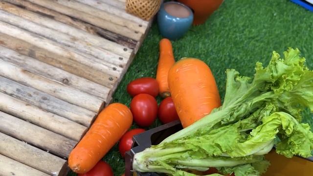 Smart Bim Bim rows the boat to pick up fruits for kittens смотреть онлайн