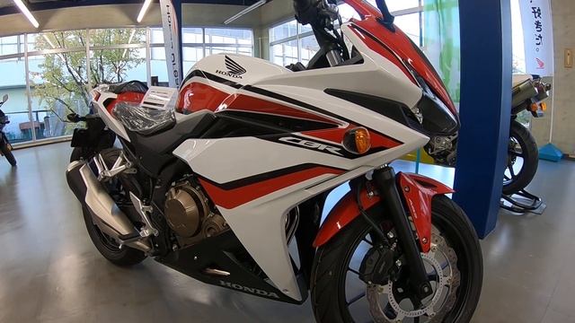 HONDA　CBR400R  Pearl Glare White