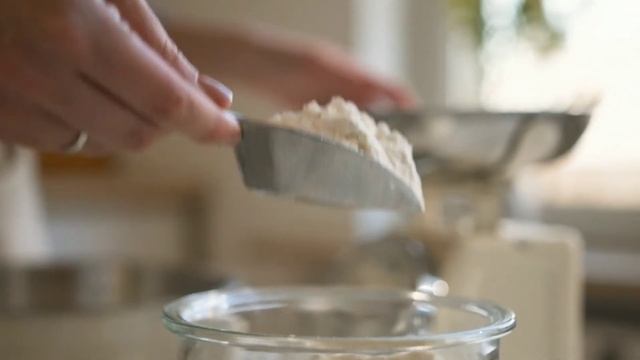 Зачем наши предки сыпали соль на порог и под кровать, но никогда не давали ее соседям смотреть онлайн