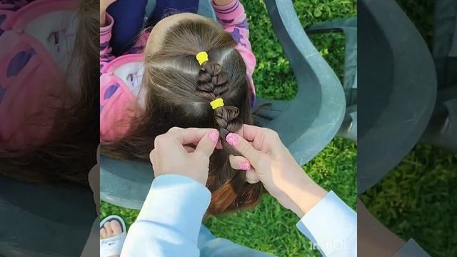 Простая прическа для девочки, здесь только обычные косички! смотреть онлайн