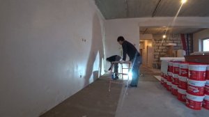 Научись правильно клеить стеклохолст на штукатурку