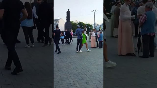 В ожидании бала Наташи Ростовой. Фестиваль "Времена и эпохи". Тверской бульвар. 13.06.2022. смотреть онлайн