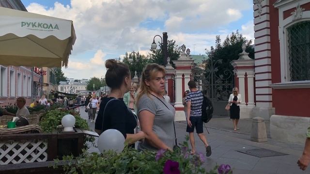 Климентовский переулок рядом со станицей метро Третьяковская, г. Москва, 30.07.2021 смотреть онлайн