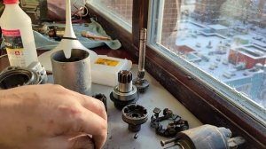 Бендикс  стартера. Не спешите его выкидывать. Просто купите новый.