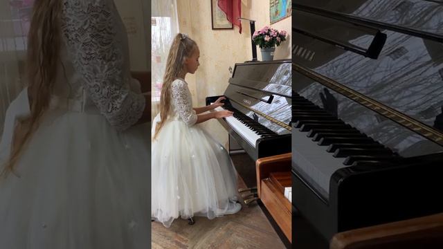 Порошенко Аріна, Е. Коновалова « Веселая желтая корова МУ», викл. Норенко О. В. смотреть онлайн