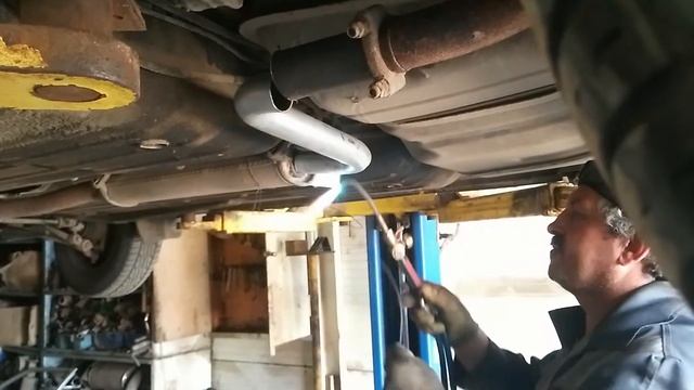 #4 ВАЗ 2114. Ремонт отгнившей трубы резонатора смотреть онлайн