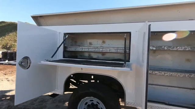 1999 Ford F-250 4x4 Utility Truck смотреть онлайн