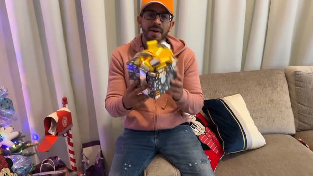 FIESTA DE FAMILY JUEGA EN EL TEATRO | ABRIENDO REGALOS | Family Juega V смотреть онлайн