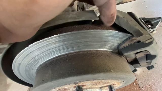 Como cambiar los frenos traseros / raer brakes de la #2000 f150 смотреть онлайн