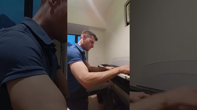 Conclusion of Rachmaninoff's Piano Concerto #2 (Kris Hartley) смотреть онлайн