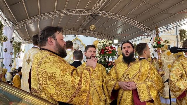 "Отче наш.." - тріо дияконів смотреть онлайн