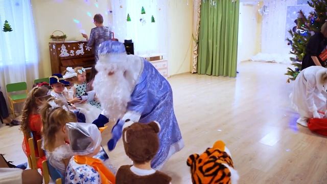 На этих выходных мы будем встречать новый 2023 год. смотреть онлайн