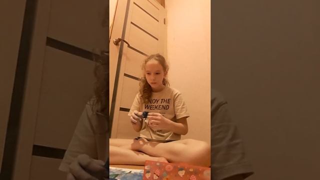 левоя девочка делает левую хрень и рвёт на камеру. смотреть онлайн