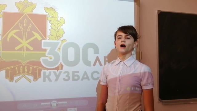 Седельникова Арина, ученица 6 "Б" класса, читает стихотворение А. Дороховой смотреть онлайн