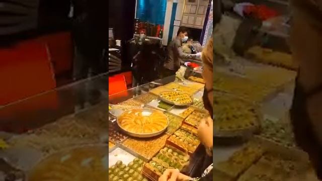 İstanbul?? Taksim İstiklal caddesi walkingtour смотреть онлайн