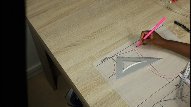 Comment tracer facilement, le patron du corsage de base, pour un débutant смотреть онлайн