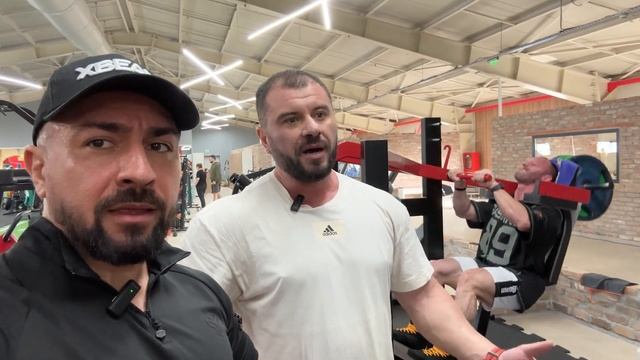 Ce aparate noi am gasit? Picioare cu Adi si Emil la The Gym! смотреть онлайн