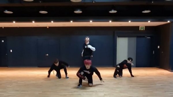 A.C.E - UNDER COVER Dance Mirrored