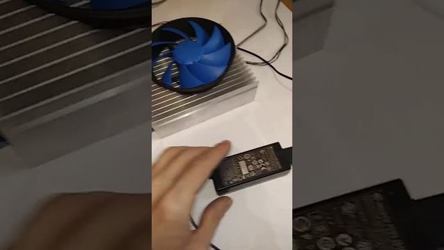 Мощьный радиатор 120 мм*150мм с вентилятором. смотреть онлайн