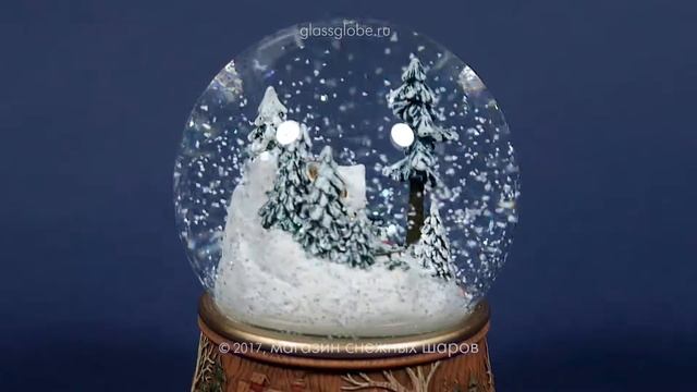 Зимний стеклянный шар со снегом "Домик в лесу" смотреть онлайн
